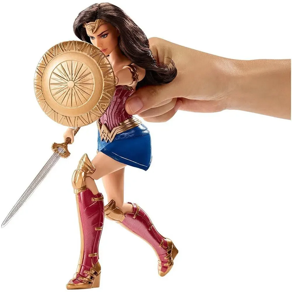 Wonder Woman - Shield Blocking Doll, 12